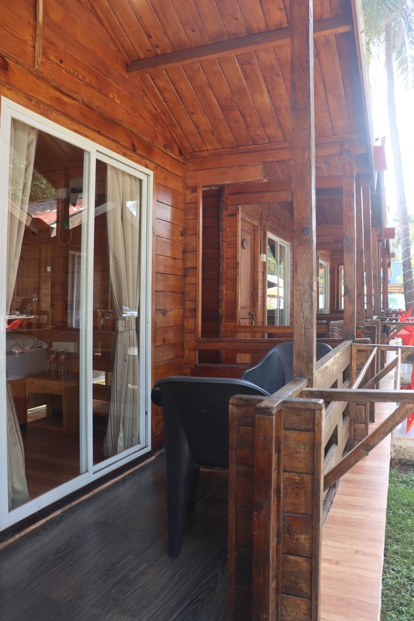 Selesta Sea By The Beach Morjim Exterior photo